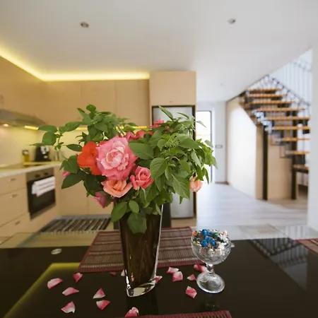 Estrella Villa Lardos