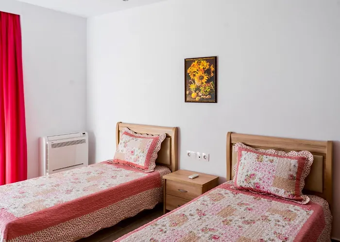 Estrella Villa Lardos