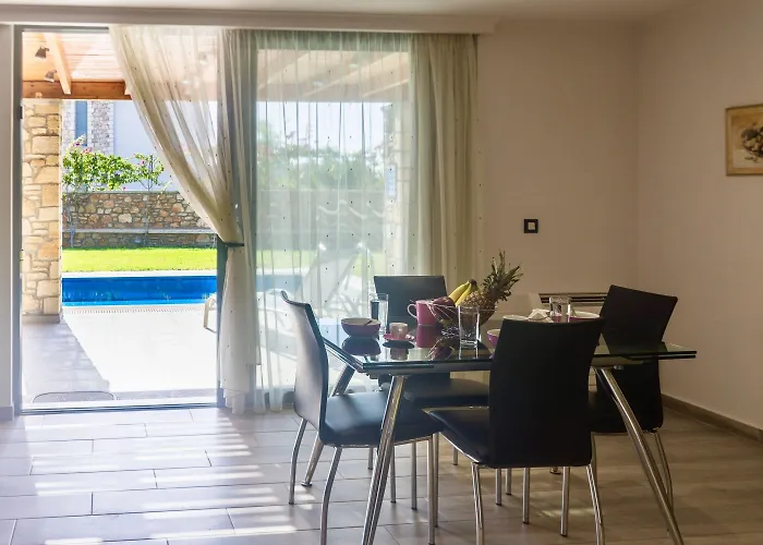 Estrella Villa Lardos