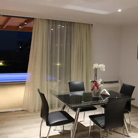 Estrella Villa