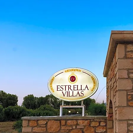 Estrella Villa Lardos