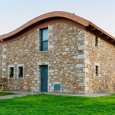 Estrella Villa Lardos