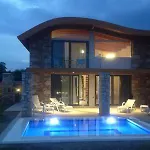 Estrella Villa *