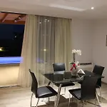 Estrella Villa