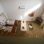 Estrella Villa *