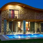 Estrella Villa *
