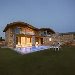 Estrella Villa