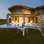 Estrella Villa